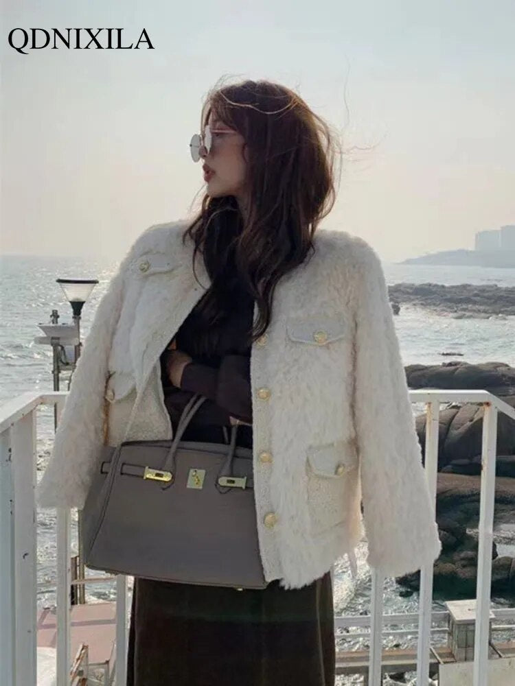 Women's jacket 2023 Winter New In Cold Outerwears Short Thickened Lamb Wool Korean Style Chic and Elegant Clothes Plush Loose Top