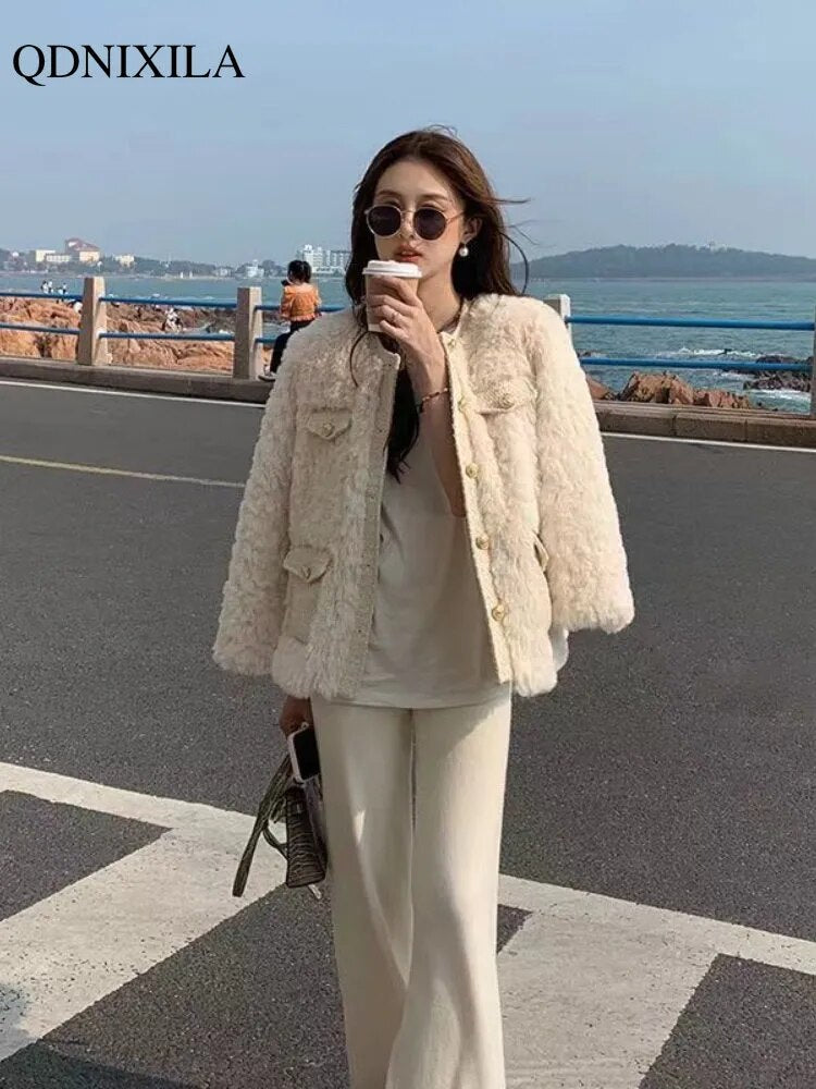 Women's jacket 2023 Winter New In Cold Outerwears Short Thickened Lamb Wool Korean Style Chic and Elegant Clothes Plush Loose Top